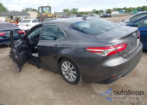 2019 Toyota Camry Le z USA, uszkodzony, nr VIN 4T1B11HK0KU754606